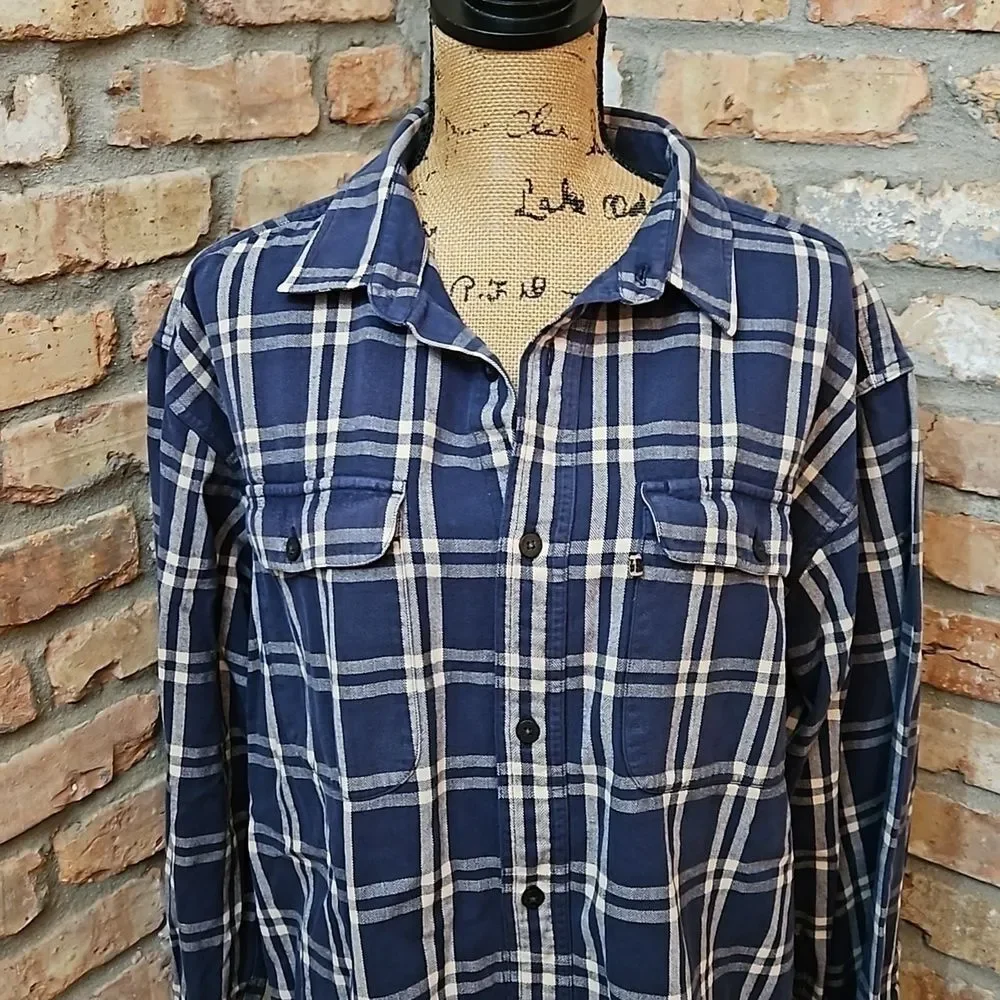 Outdoor Classic: The North Face Men’s Blue & Cream Plaid Shirt XL